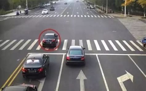我家小车闯红灯左转与对面一辆超速到未闯红灯的小车相撞怎么定责