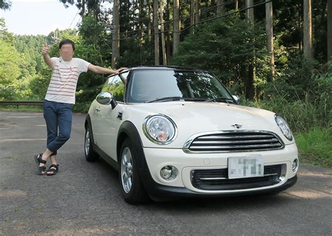 教えてください。MINIのr56を乗っています。真ん中にスピ.