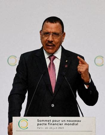 新聞社は、ニジェールで報道記者を逮捕するためにサイバー犯罪法を使用することを非難する。