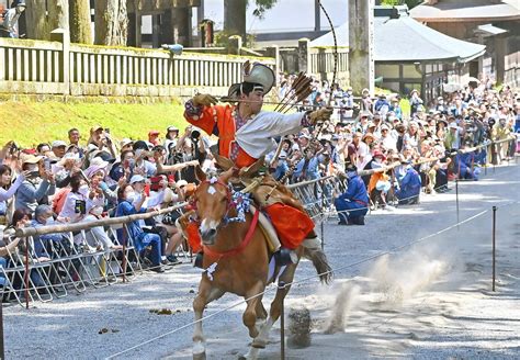 日光東照宮 春の例大祭 流鏑馬に大歓声 新装陽明門に神輿そろい 栃木 毎日新聞