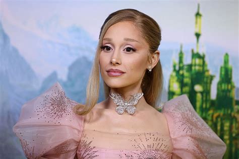 映画の公開初日でアリアナに話しかけた豪州人が逮捕されたを自慢しています：“私は自由だ”