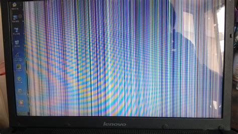 电脑屏幕为什么有一条垂直的线，请问怎么解决？