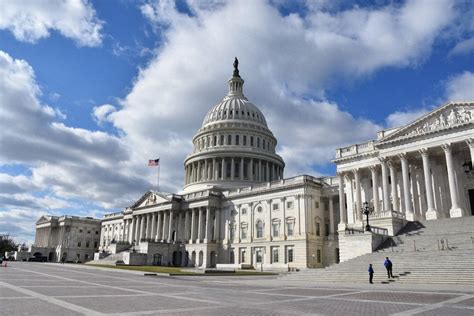 米国議会、史上最悪の閉鎖を終了し、主要な連邦サービスを復旧する法案を進める。