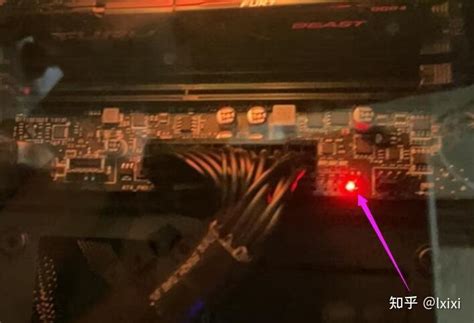 索尼A6000微单底部的小红灯一直亮CPU在工作是什么情？