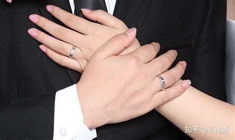 结婚带戒指是男左女右吗?