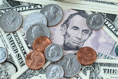 美联储降息为什么会导致美元贬值？