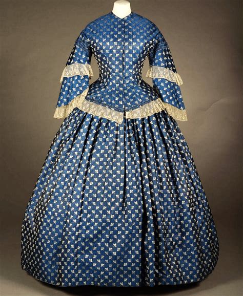 년대까지의 여성 패션, 몸을 형성 한 역사, 요크 성 박물관 - 1950