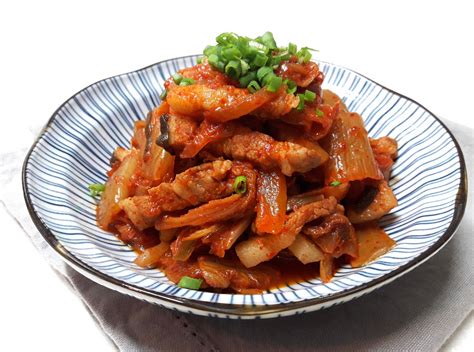 돈육 김치 볶음 - 돼지고기 김치볶음 , 맛있고 간단하게 만들기