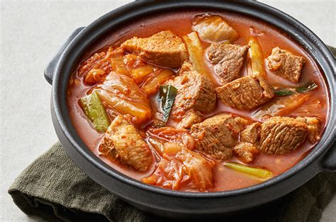 돼지 갈비 김치 찌개