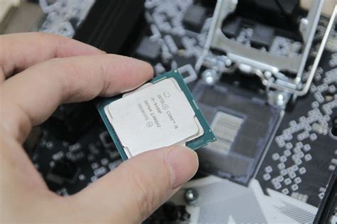 뛰어난 가성비의 게이밍 CPU 인텔 i5 9400F 게임 성능 리뷰