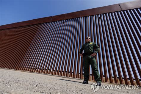 미국 멕시코 - 멕시코 외교장관 “국경 수중장벽 반드시 철거해야
