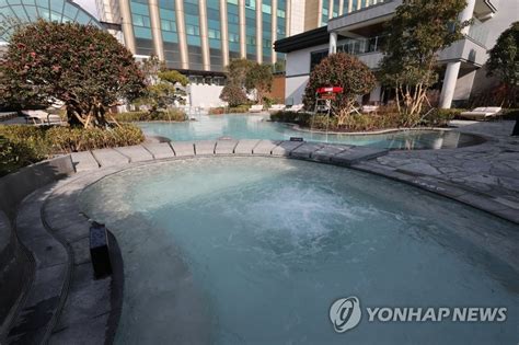 박닌 온수수영장 호텔