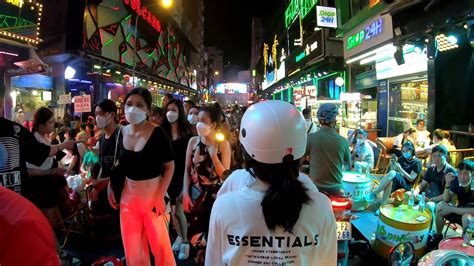 베트남 호치민 부이비엔 여행자거리 토요일 밤에 열기