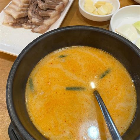 부산 아지매 국밥