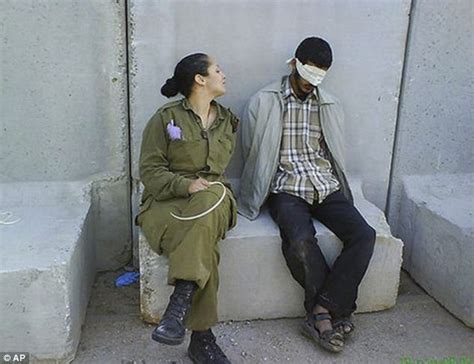사진 올린 이스라엘 여군들 결국 징계 받아 일요신문>문란 노출