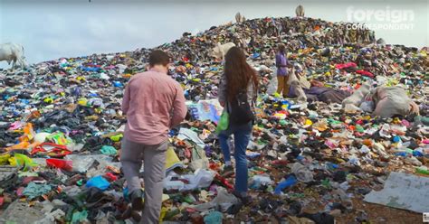 선의로 기부한 옷들, 아프리카 '쓰레기 산' 되고 있다