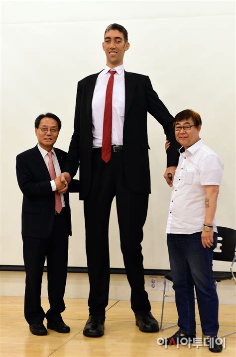 세상 에서 제일 키 큰 사람