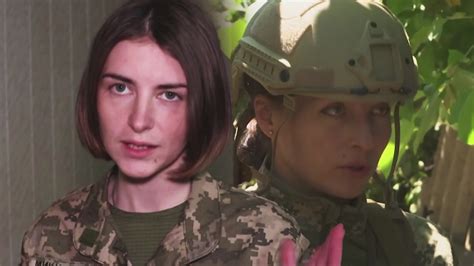 우크라이나 여군 - 눈물이 나온다 러시아 군인에게 붙잡힌