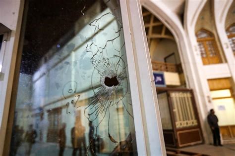 이란 시아파 성지 영묘에 총기난사 1명 죽고 8명 부상 서울신문