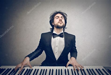 피아노 치는 사람