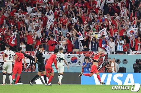 한국, 12년 만에 월드컵 16강 진출 한국경제