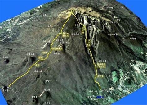 한라산 백록담의 천부 지진파 속도구조