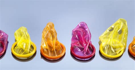 흔히 저지르는 콘돔에 관한 8가지 실수 코스모폴리탄코리아
