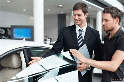 ﻿¿cómo pueden los concesionarios de automóviles verificar el empleo?