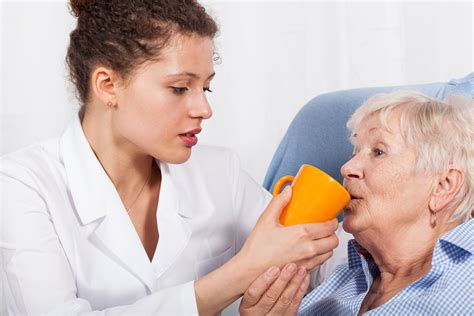 ﻿¿cómo se llama a las enfermeras que trabajan con ancianos?