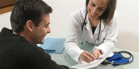 ﻿¿con qué frecuencia se requieren exámenes físicos para el empleo de atención médica?