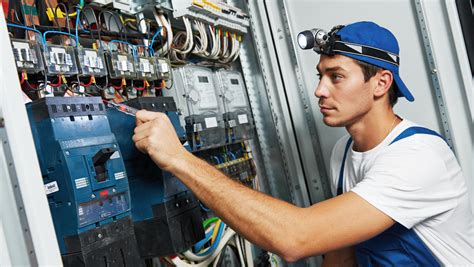 ﻿¿cuál es la diferencia entre un electricista y un ingeniero eléctrico?
