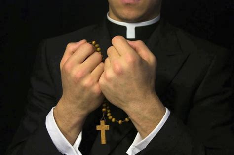 ﻿¿cuánto cobran los sacerdotes católicos?