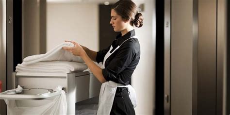 ﻿¿dónde deberías comenzar una carrera de camarera?