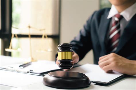 ﻿¿puede un profesor de derecho ejercer la profesión de abogado?