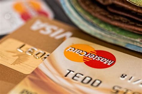 ﻿¿pueden las compañías de tarjetas de crédito verificar su empleo?