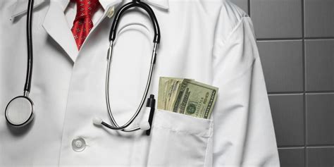 ﻿¿qué profesión médica gana más dinero al año?