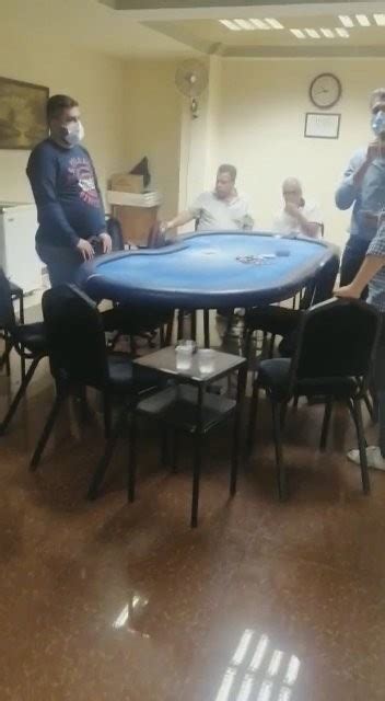 ﻿Çizgi poker: Kumar Oynarken Polise Yakalanınca Çekirdek Çitlediler