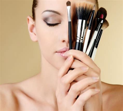 ﻿7 maneras fáciles de encontrar trabajos de maquillador independiente