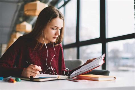 ﻿8 beneficios brillantes de escuchar música mientras estudias