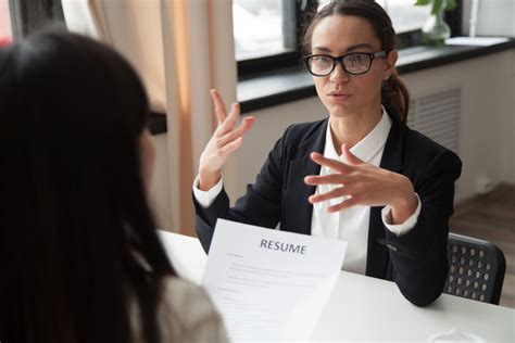 ﻿9 preguntas comunes de entrevistas de trabajo de servicio al cliente y cómo responderlas