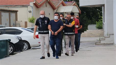 ﻿Adana kumarhane baskını: Kumarhaneyi basan polisi ısırdıs