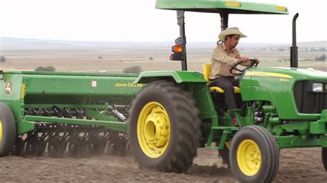 ﻿cómo conducir un tractor agrícola