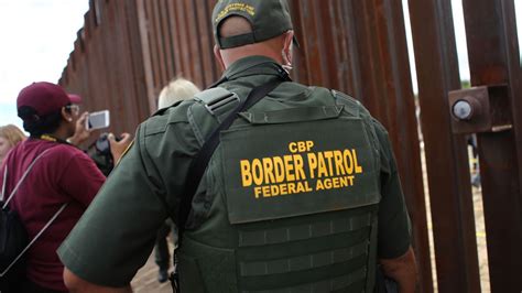 ﻿cómo convertirse en un agente de la patrulla fronteriza carrera y salario