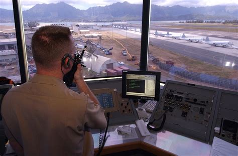 ﻿cómo convertirse en un controlador de tránsito aéreo