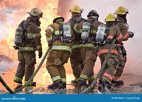 ﻿deberes y responsabilidades de un equipo de bomberos