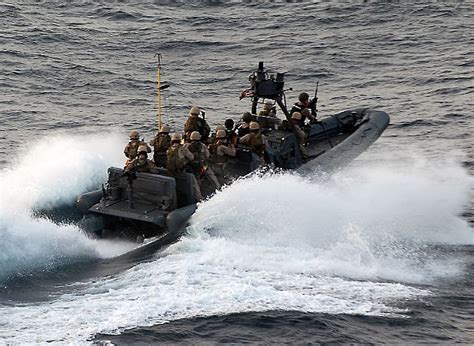 ﻿empleos del usmc: mos 0312 riverine assault craft marine