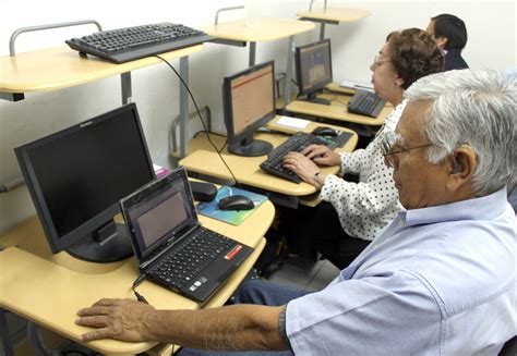 ﻿empleos internacionales para personas mayores