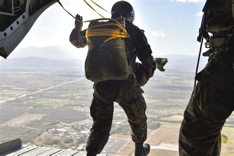 ﻿entrenamiento de paracaidistas de la fuerza aérea: ¿qué es?