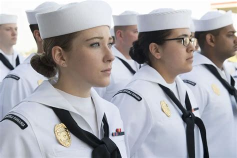 ﻿estándares de aseo para hombres y mujeres en la marina