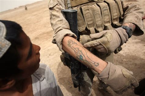 ﻿política de tatuajes (arte corporal) del cuerpo de marines